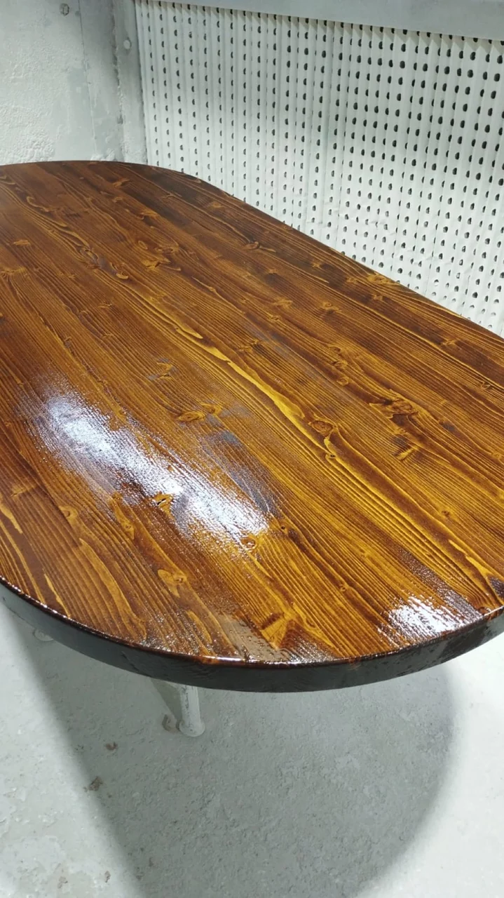 Mesa ovalada