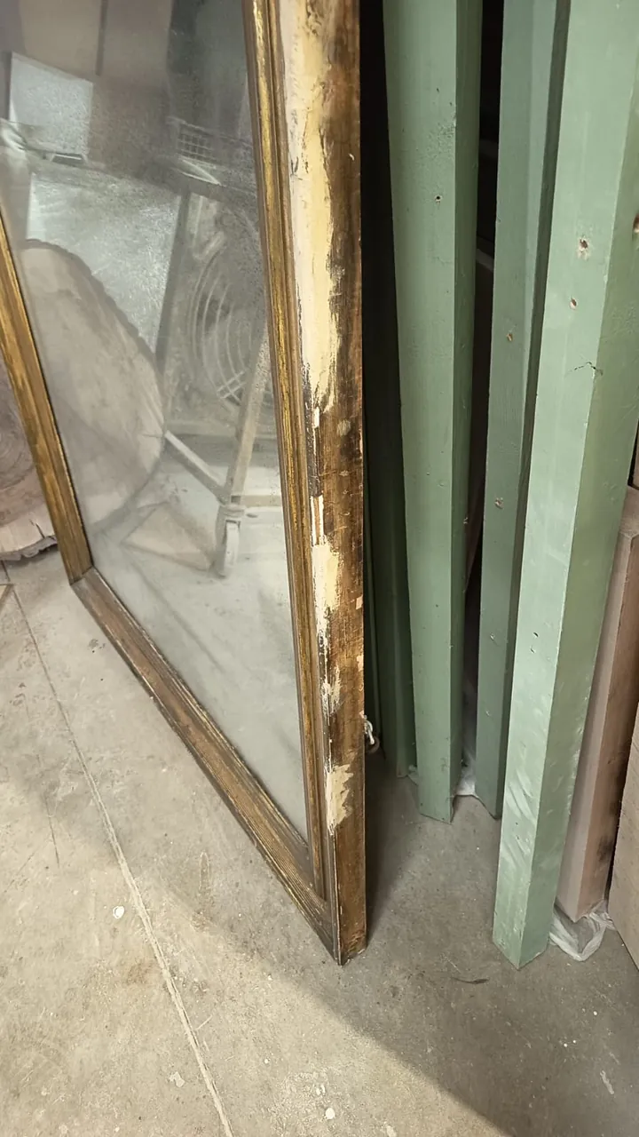 Cristalera de madera con vidrio restaurada